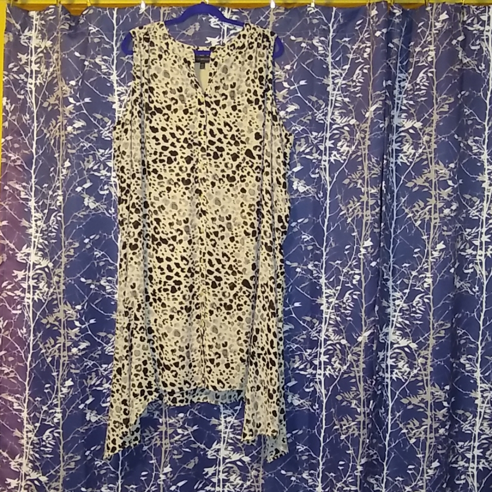 LB 22/24 Sleeveless Leopard Shirt Dress